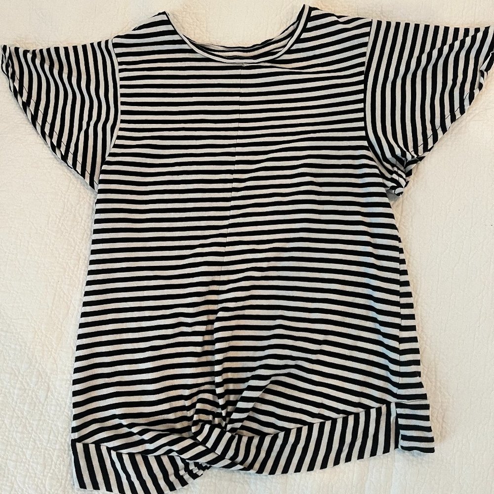 Twist front tee